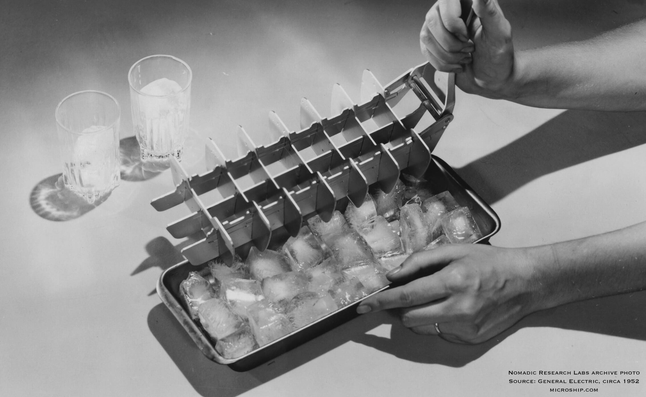 This Stainless Steel Ice Cube Tray with a lever handle is a