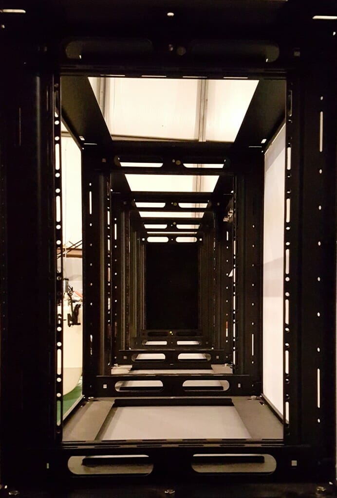 rack-cabinets-inside