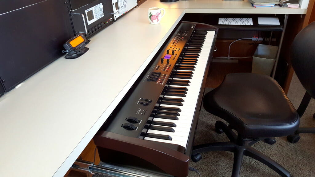 Studio desk with store piano shelf