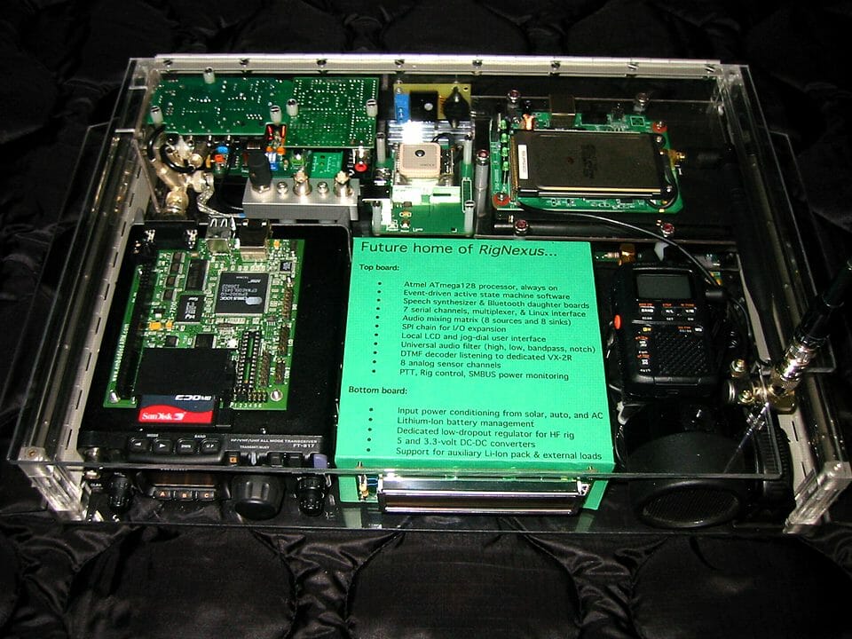 Mounting the FT-817 Transceiver in an Embedded Application